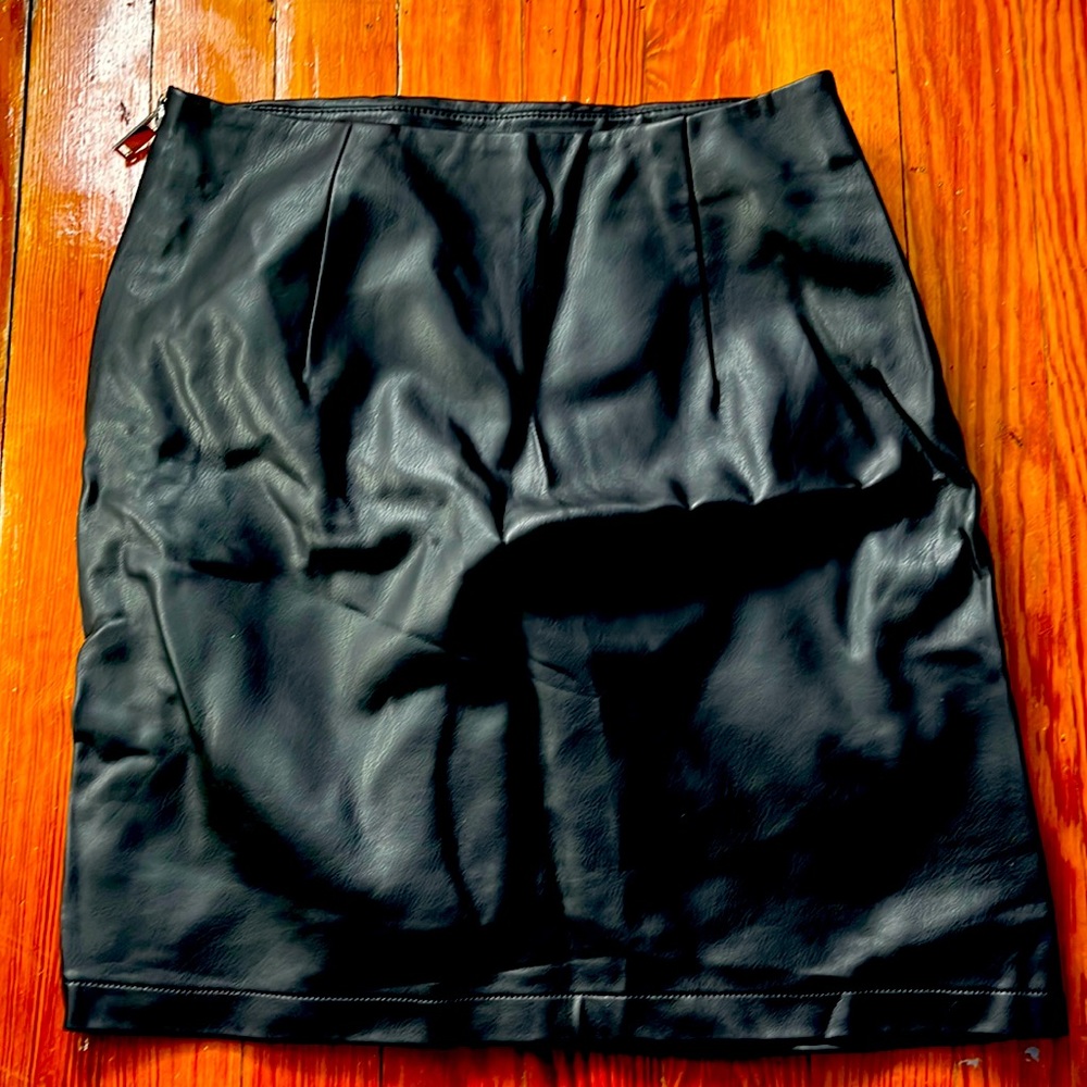 Zara size Small leather skirt new without tags
